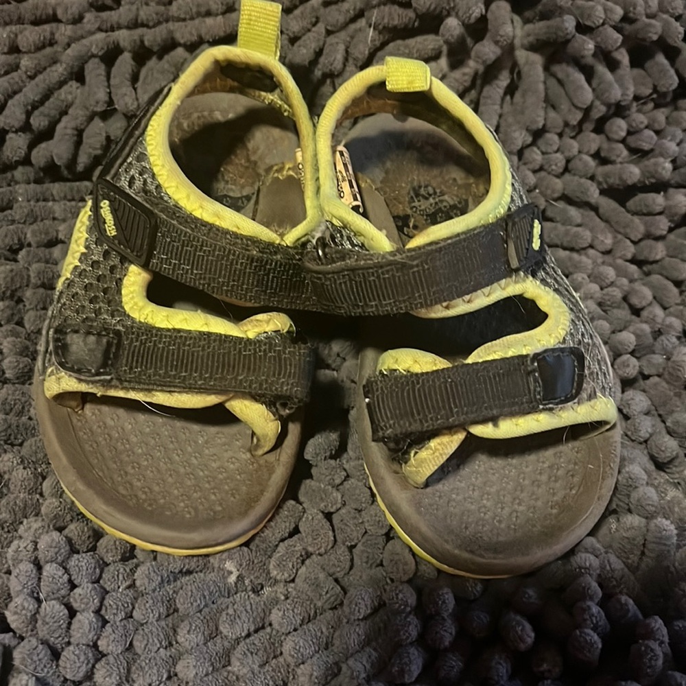 OshKosh valcro sandals